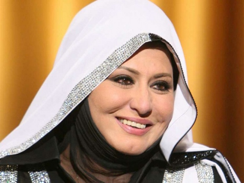 صور سهير رمزي تظهر بشعرها الكامل تقريباً والنشطاء: هو فين الحجاب؟